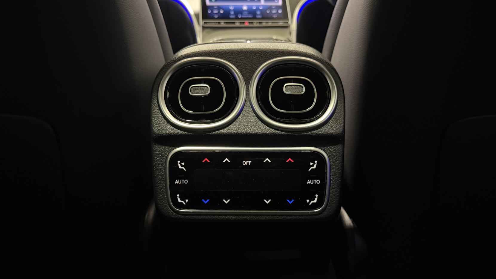 Mercedes-Benz C-Class view 32