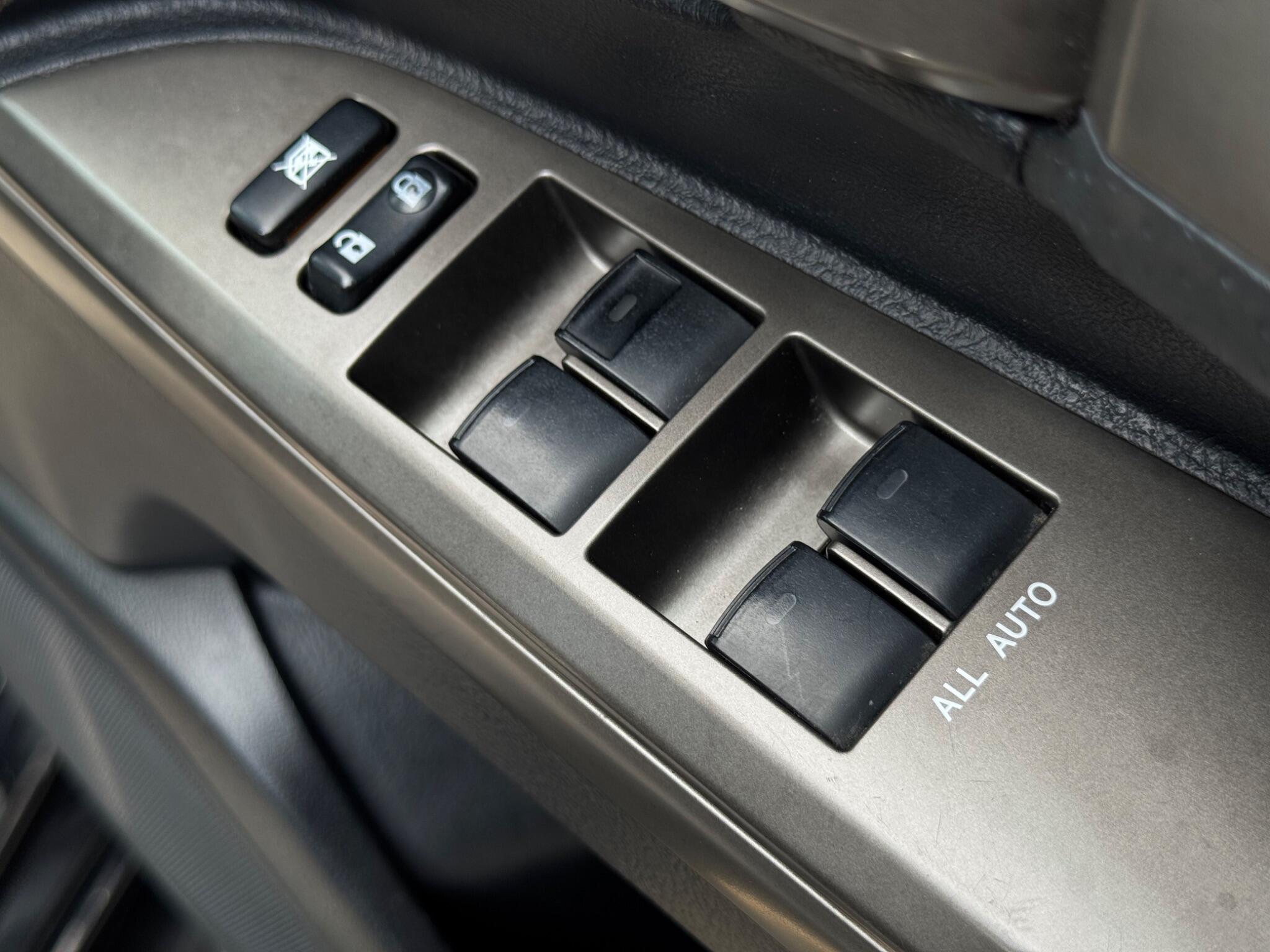 Toyota Land Cruiser view 23
