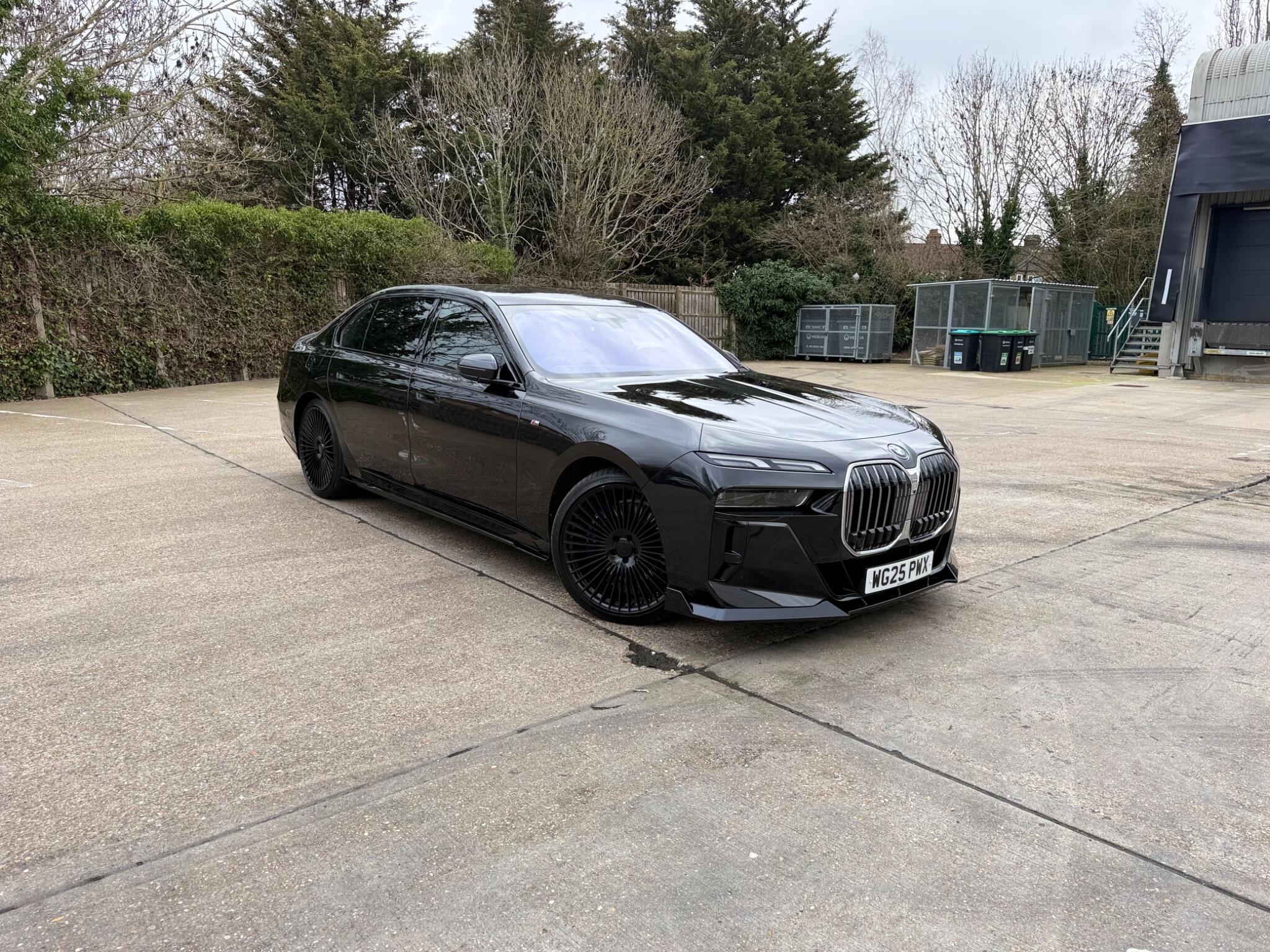 BMW 7 Series view 5