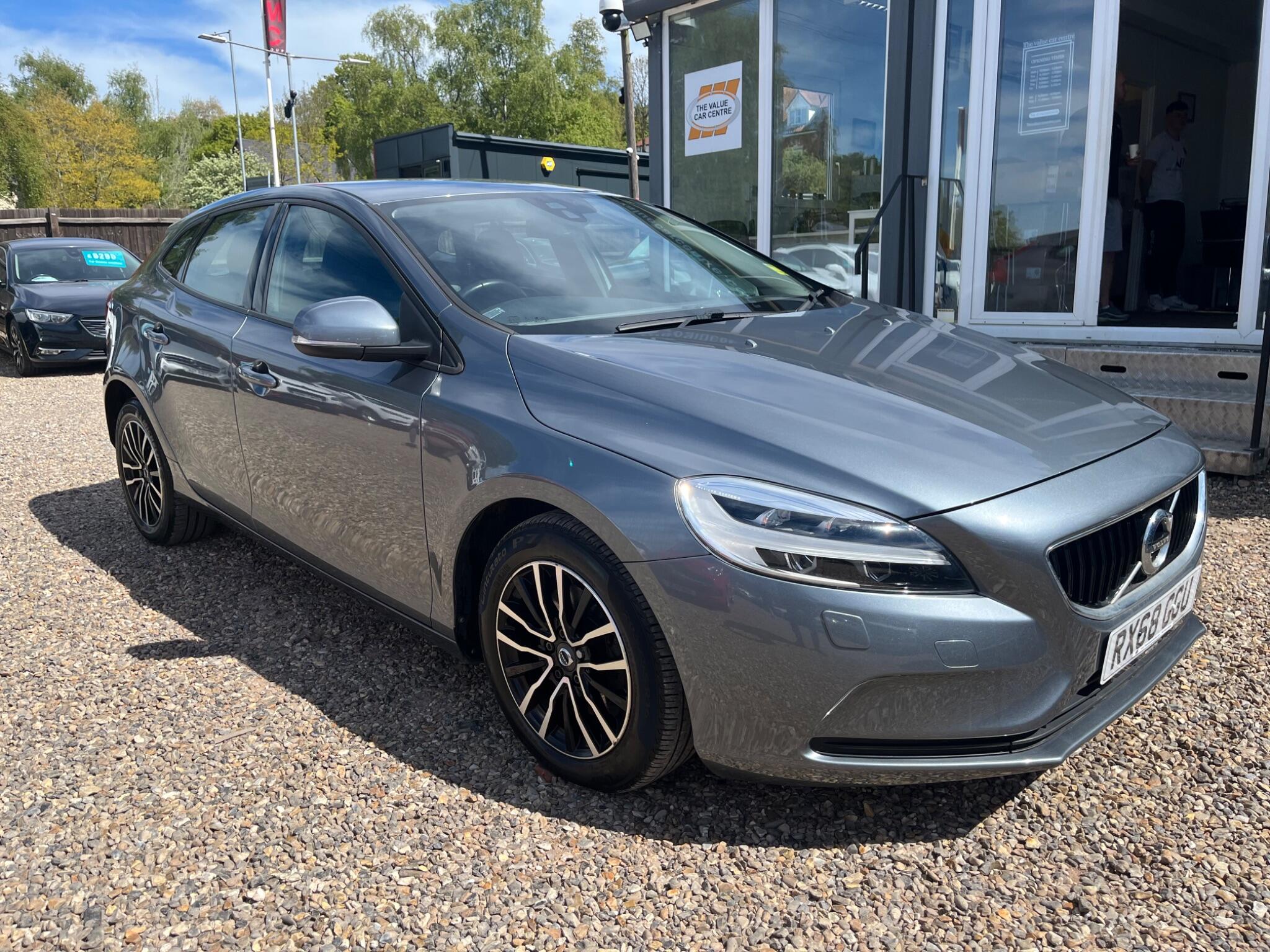 Volvo V40 main image