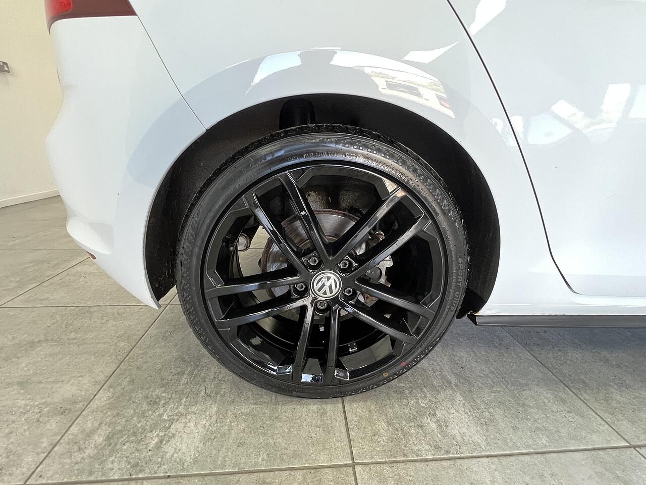 Volkswagen Golf view 21