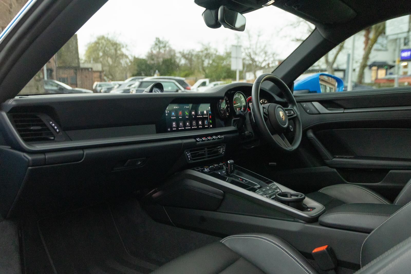 Porsche 911 view 13