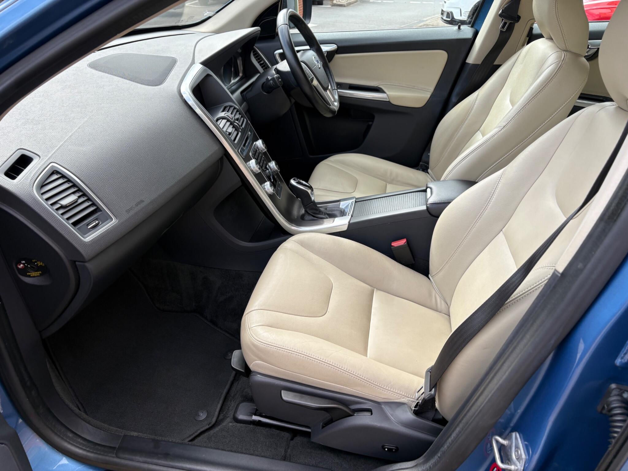 Volvo XC60 view 21