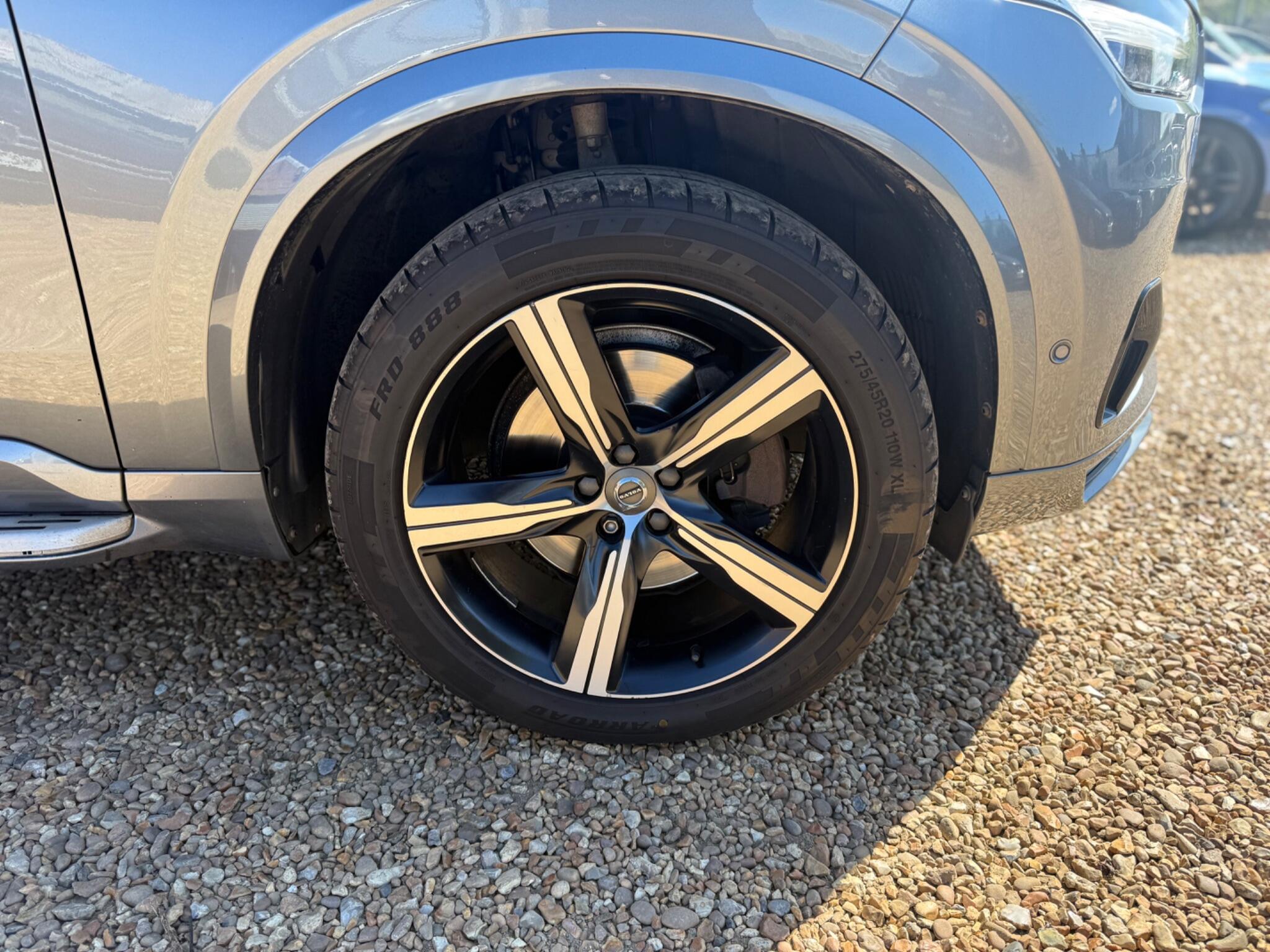 Volvo XC90 view 31