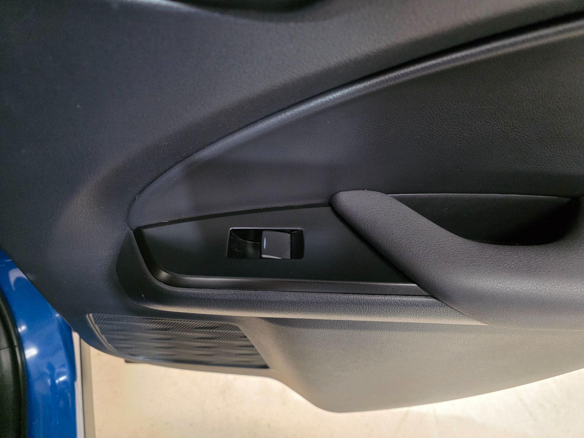 Lexus Ux view 22