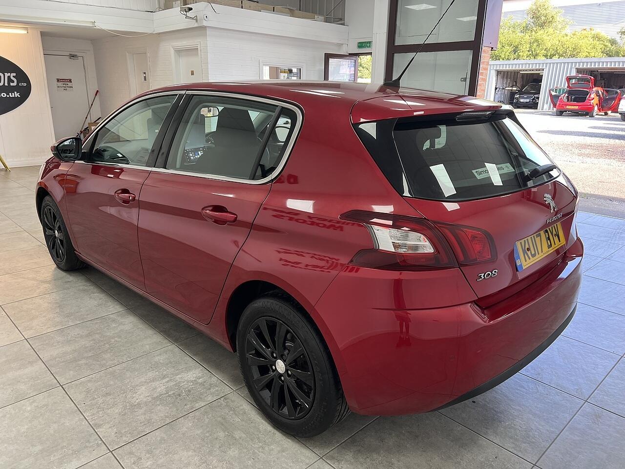 Peugeot 308 view 5