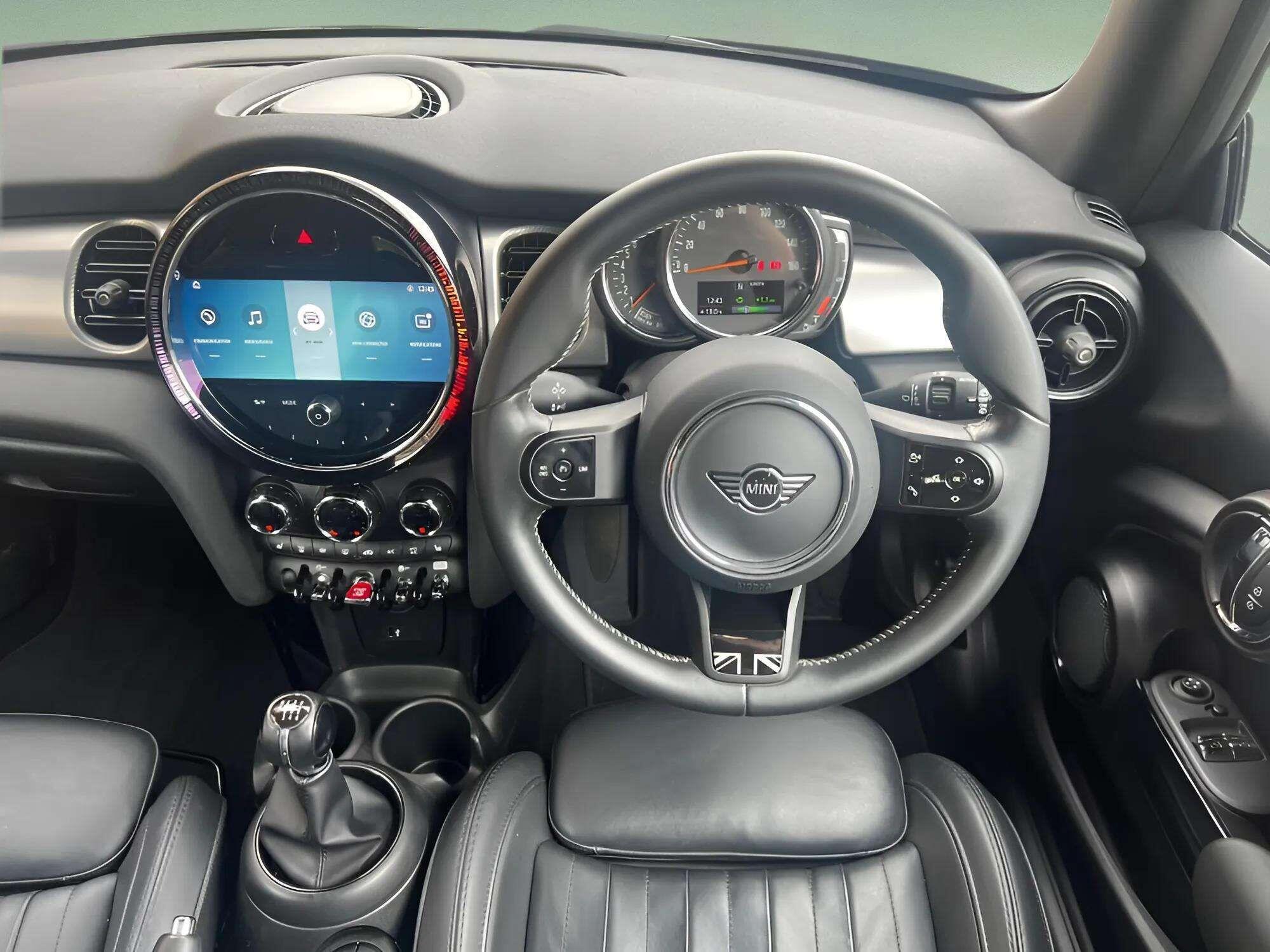 Mini Hatch view 14