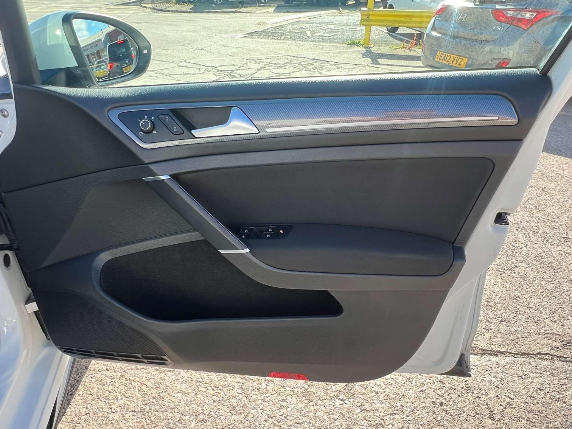 Volkswagen Golf view 32