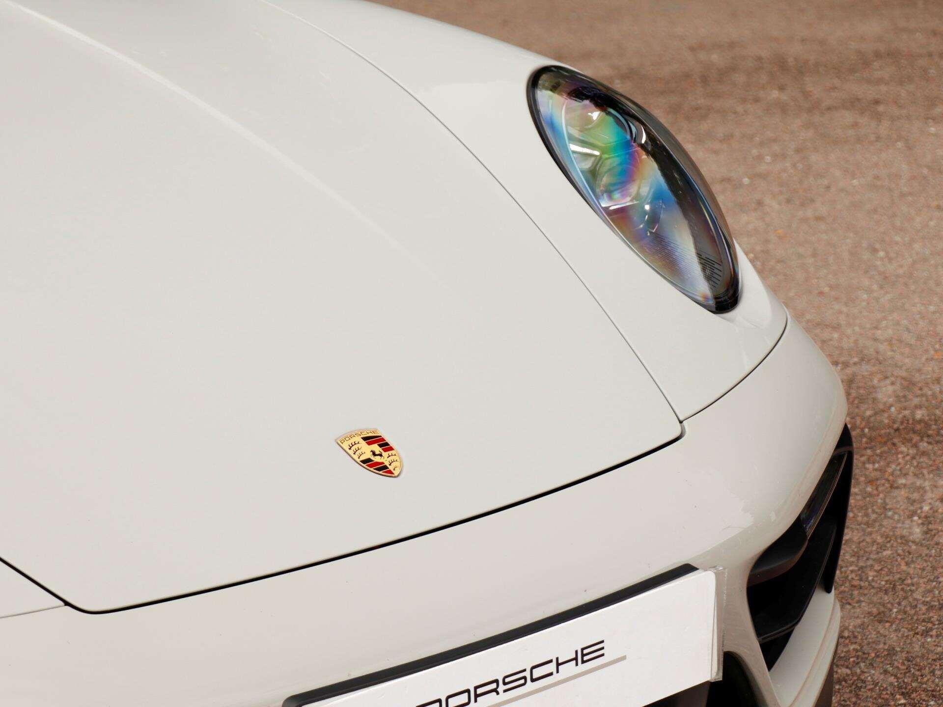 Porsche 911 view 33