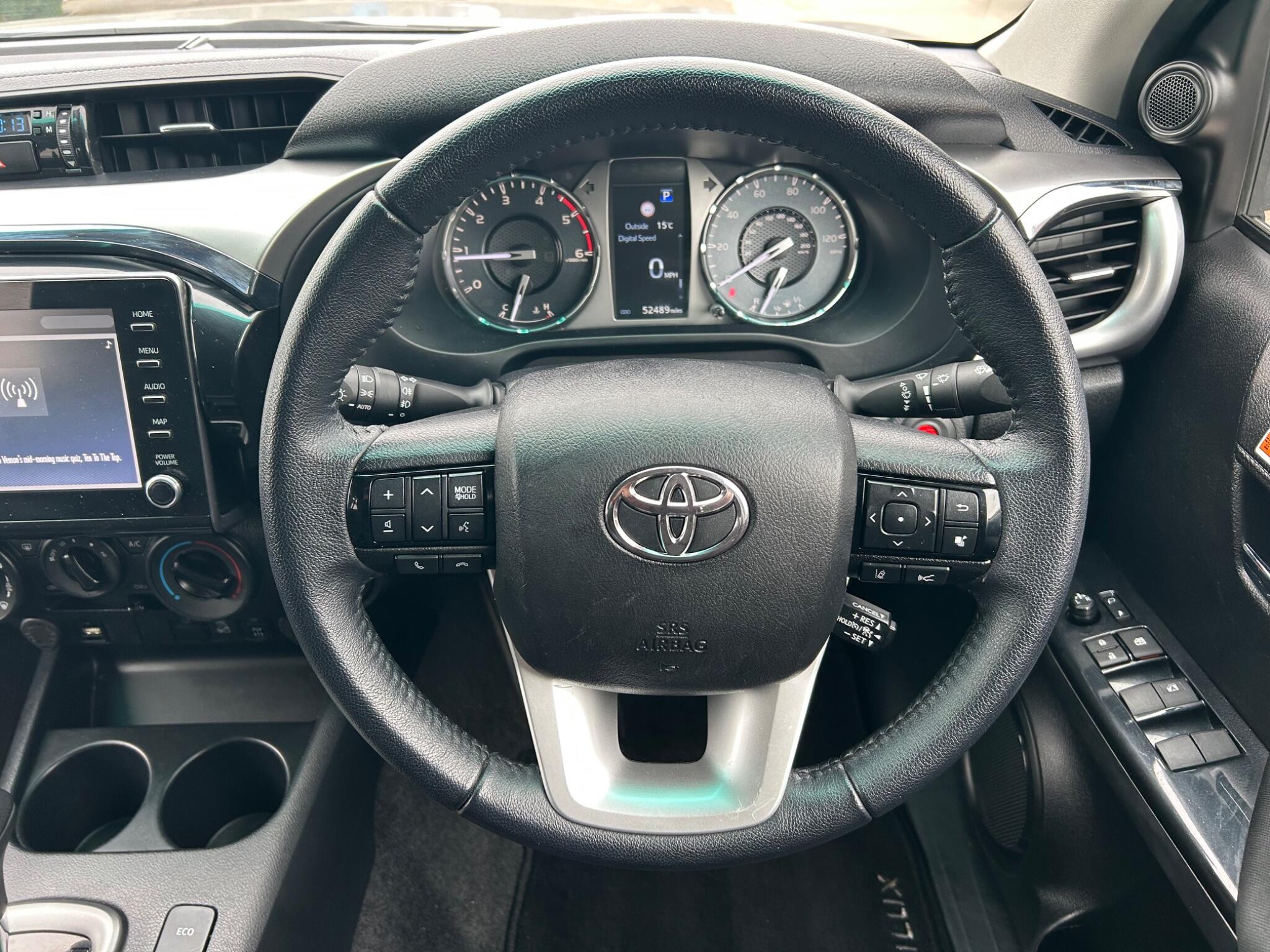 Toyota Hilux view 22