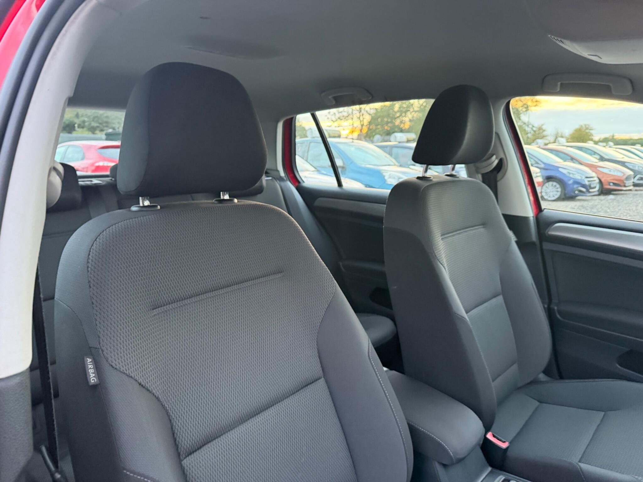 Volkswagen Golf view 25