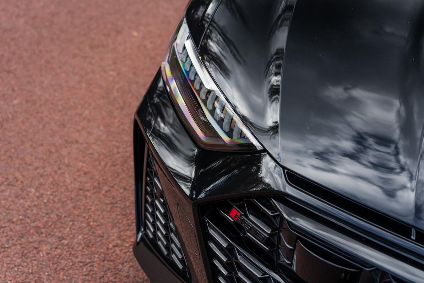 Audi RS6 Avant view 8