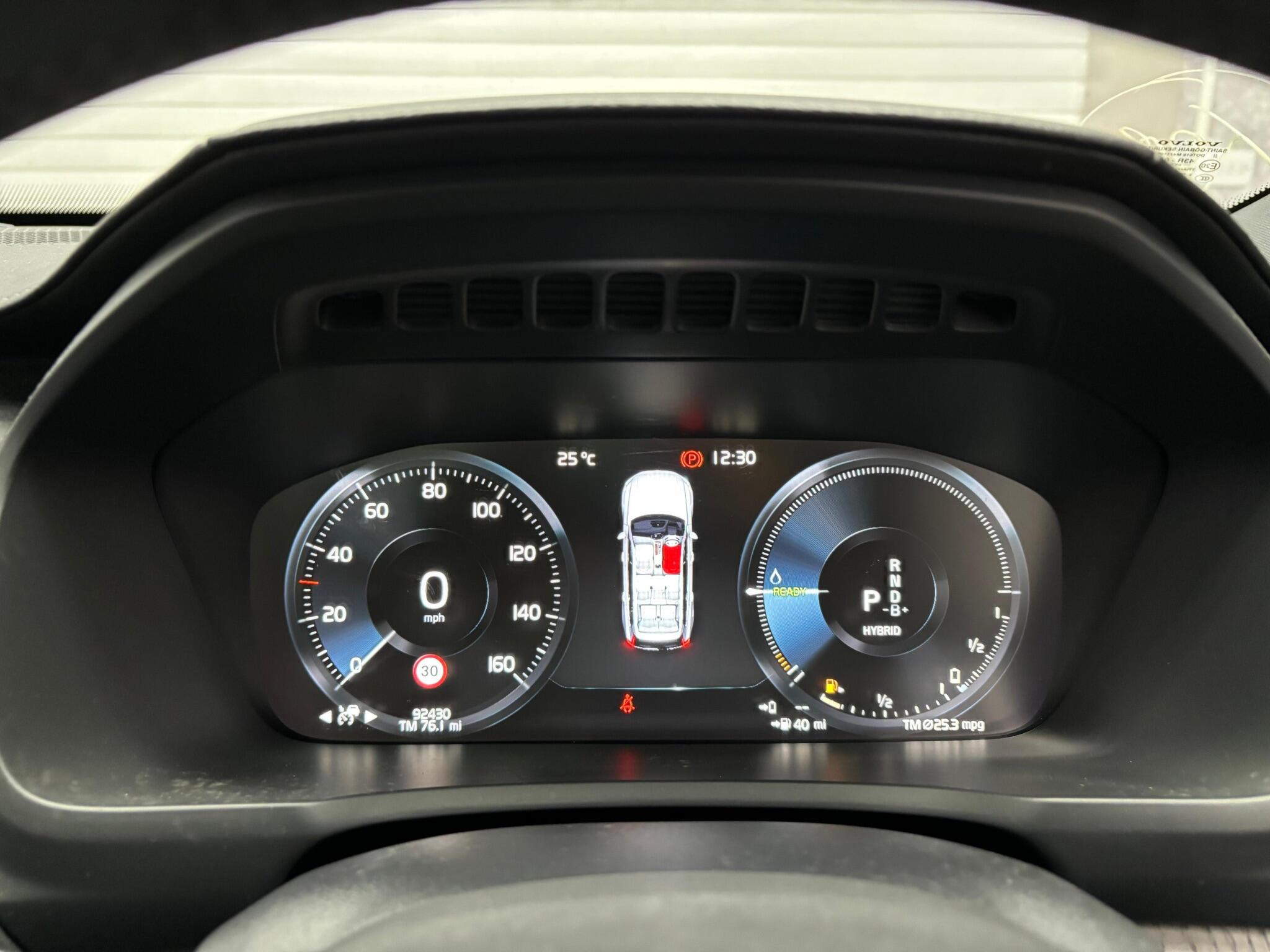 Volvo XC90 view 19