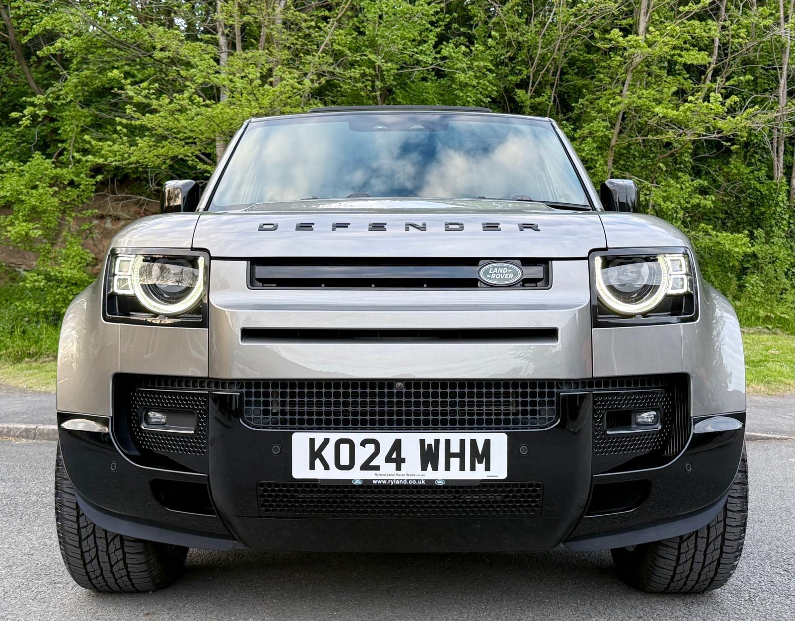 Land Rover Defender view 3