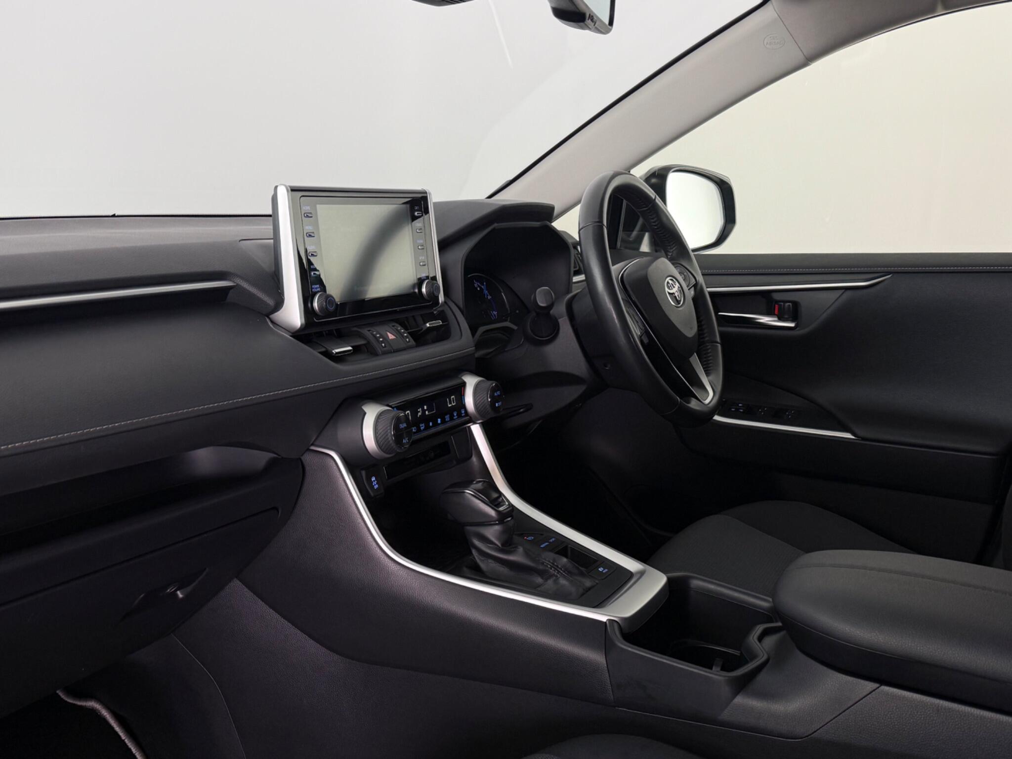 Toyota Rav4 view 4