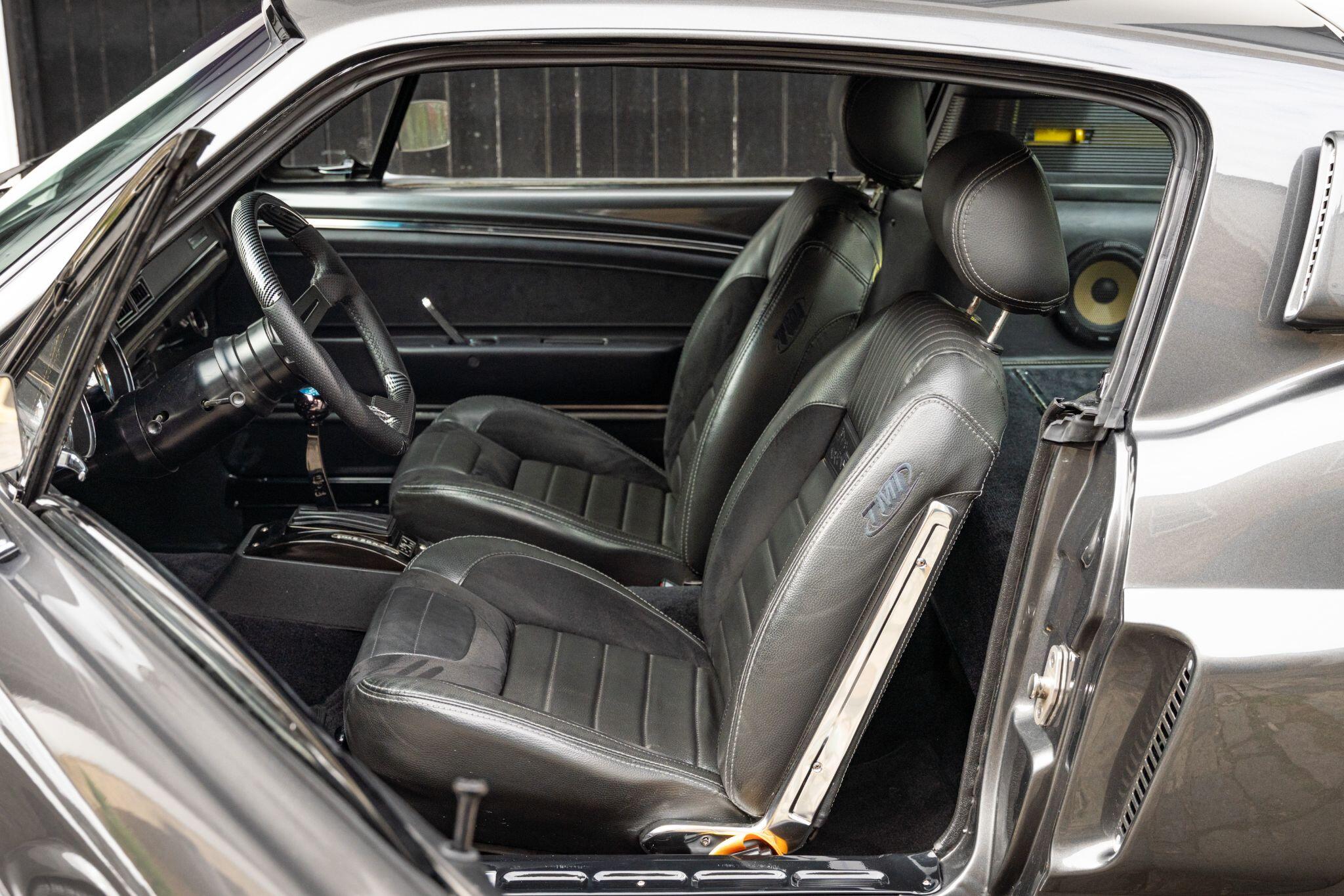 Ford Mustang view 45