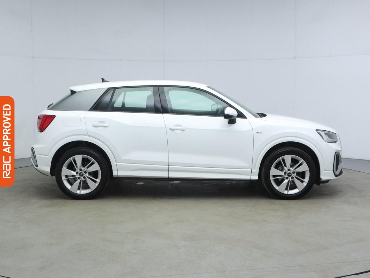 Audi Q2 view 6