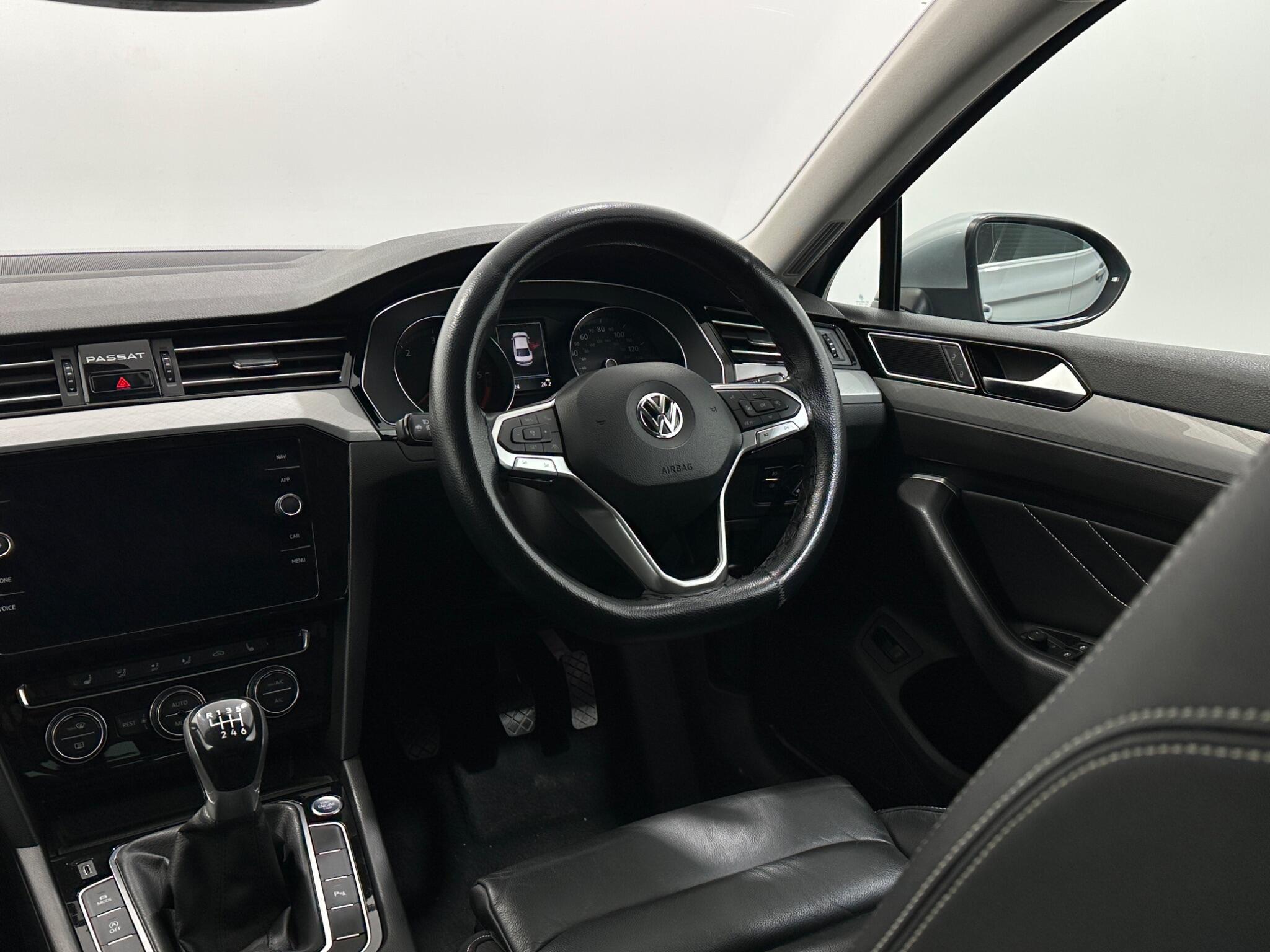 Volkswagen Passat view 12