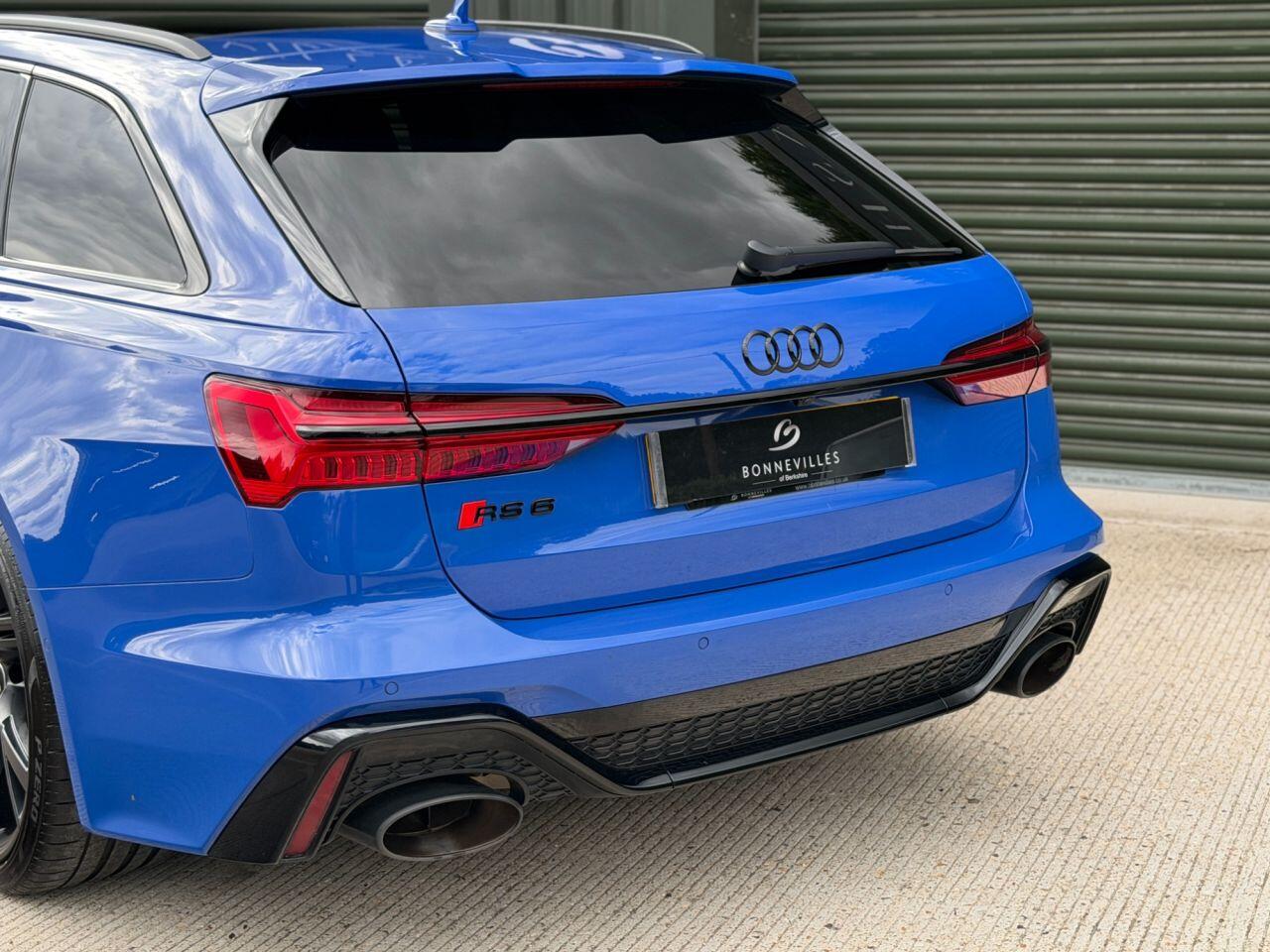 Audi RS6 Avant view 31