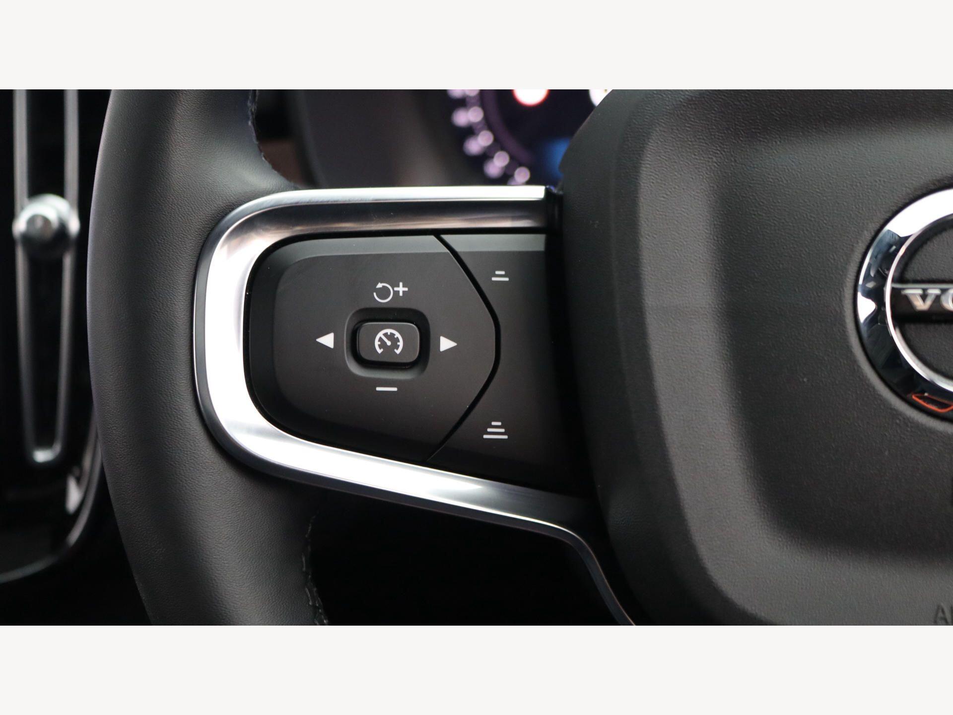 Volvo XC40 view 21
