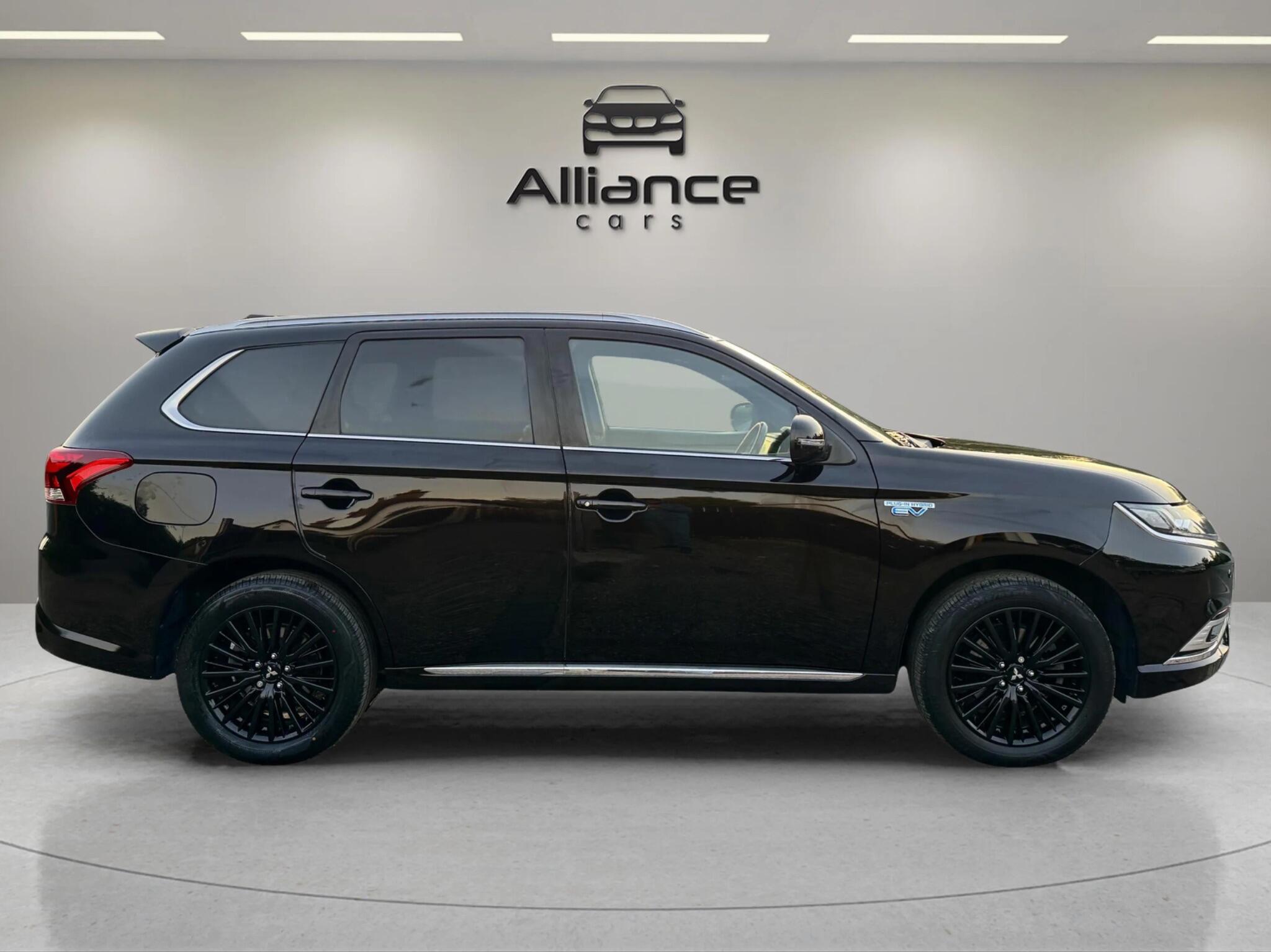 Mitsubishi Outlander view 14