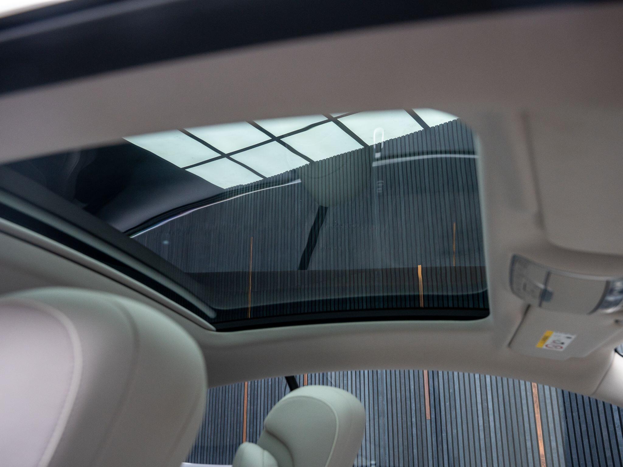 Mercedes-Benz S-Class view 4