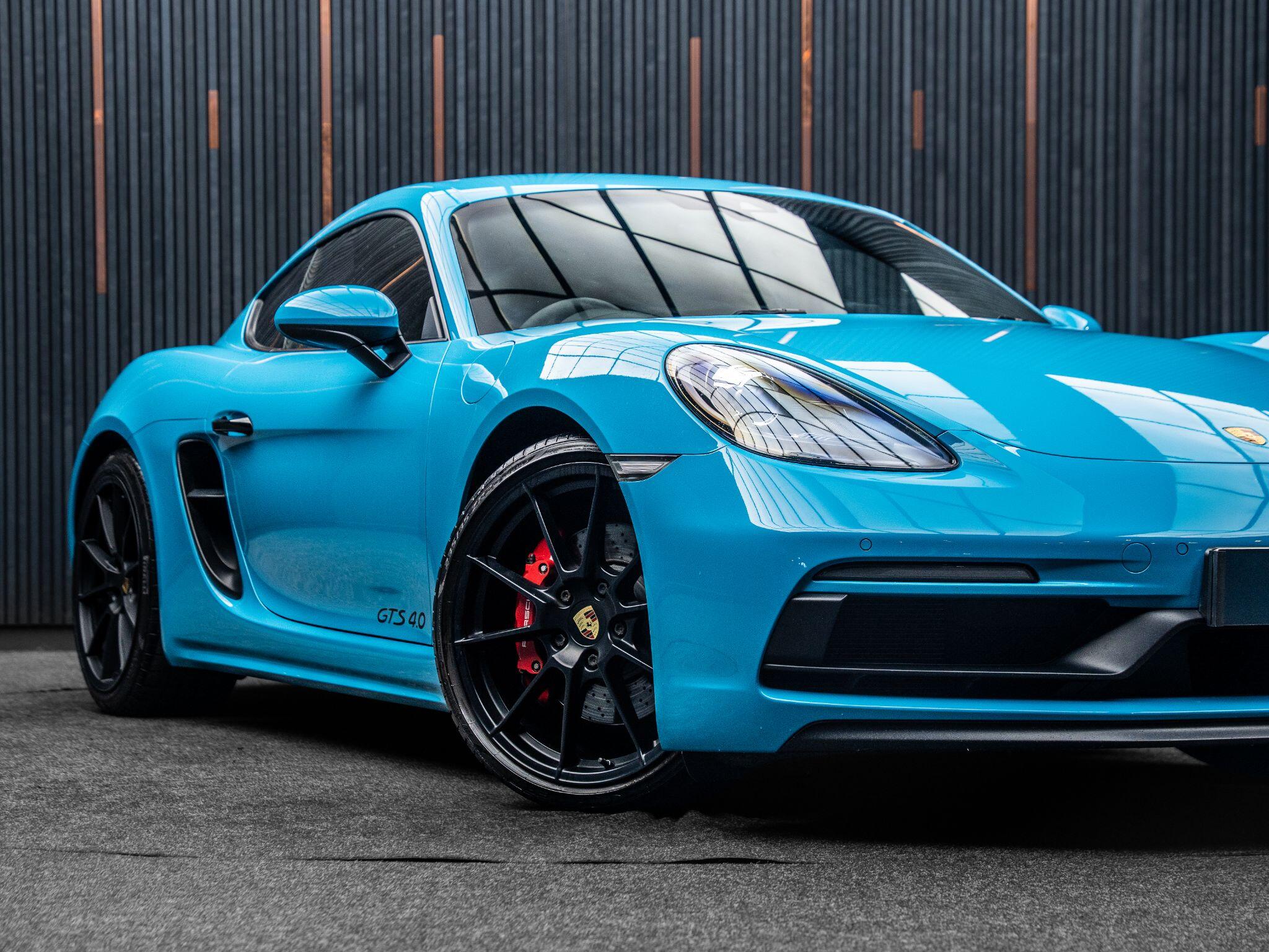 Porsche Cayman view 7
