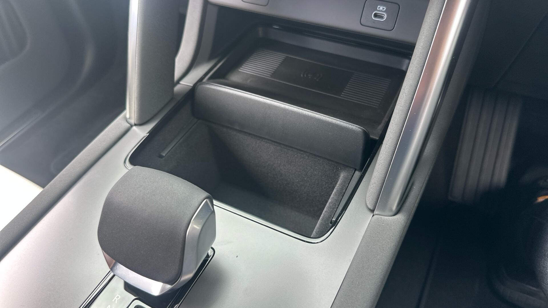Land Rover Discovery Sport view 49