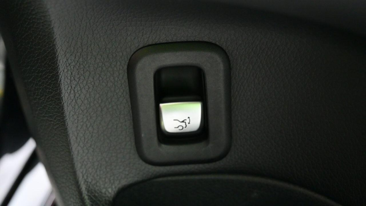 Mercedes-Benz C Class view 44