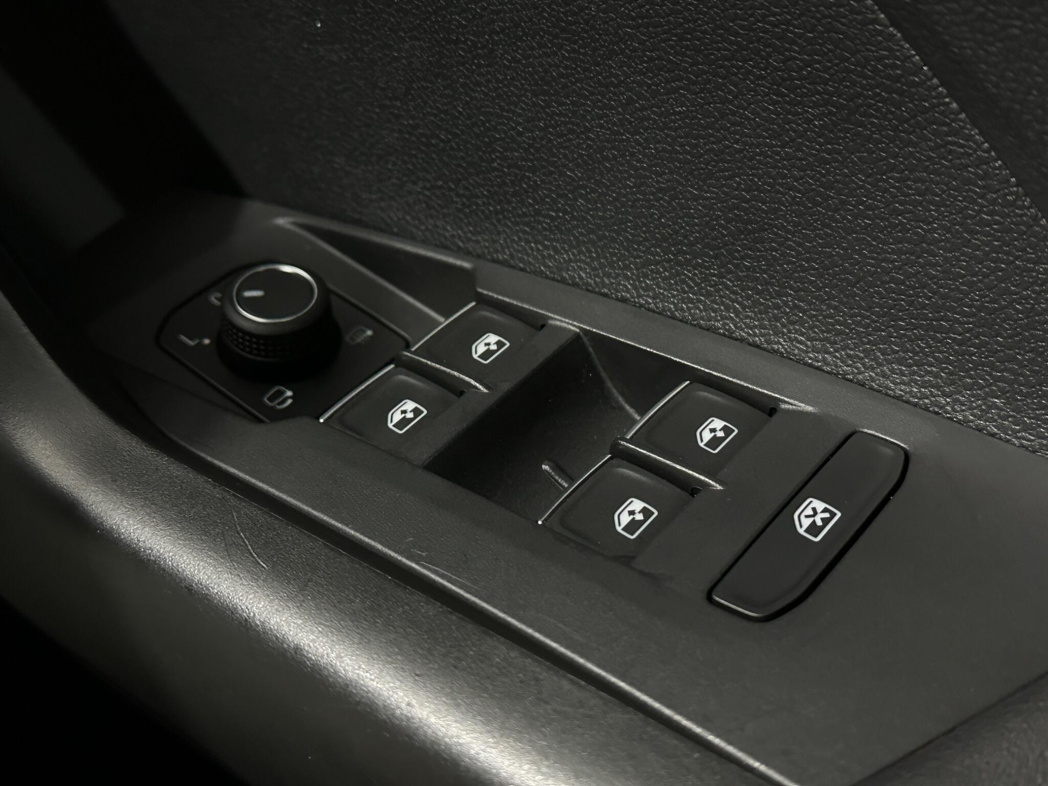 Volkswagen T-Cross view 19