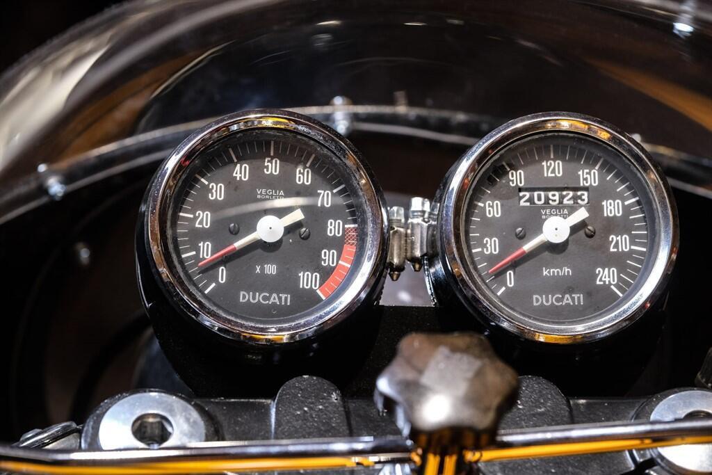 Ducati 750 view 18
