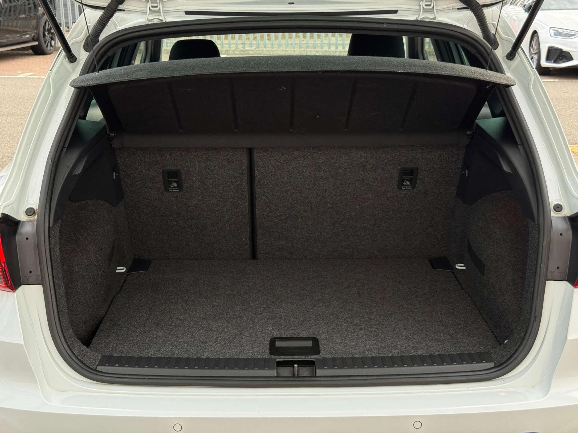 Seat Arona view 32