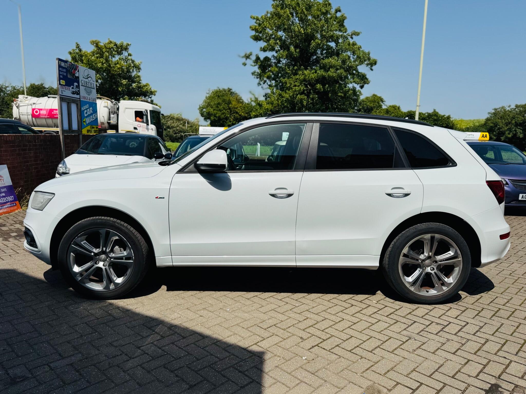 Audi Q5 view 5