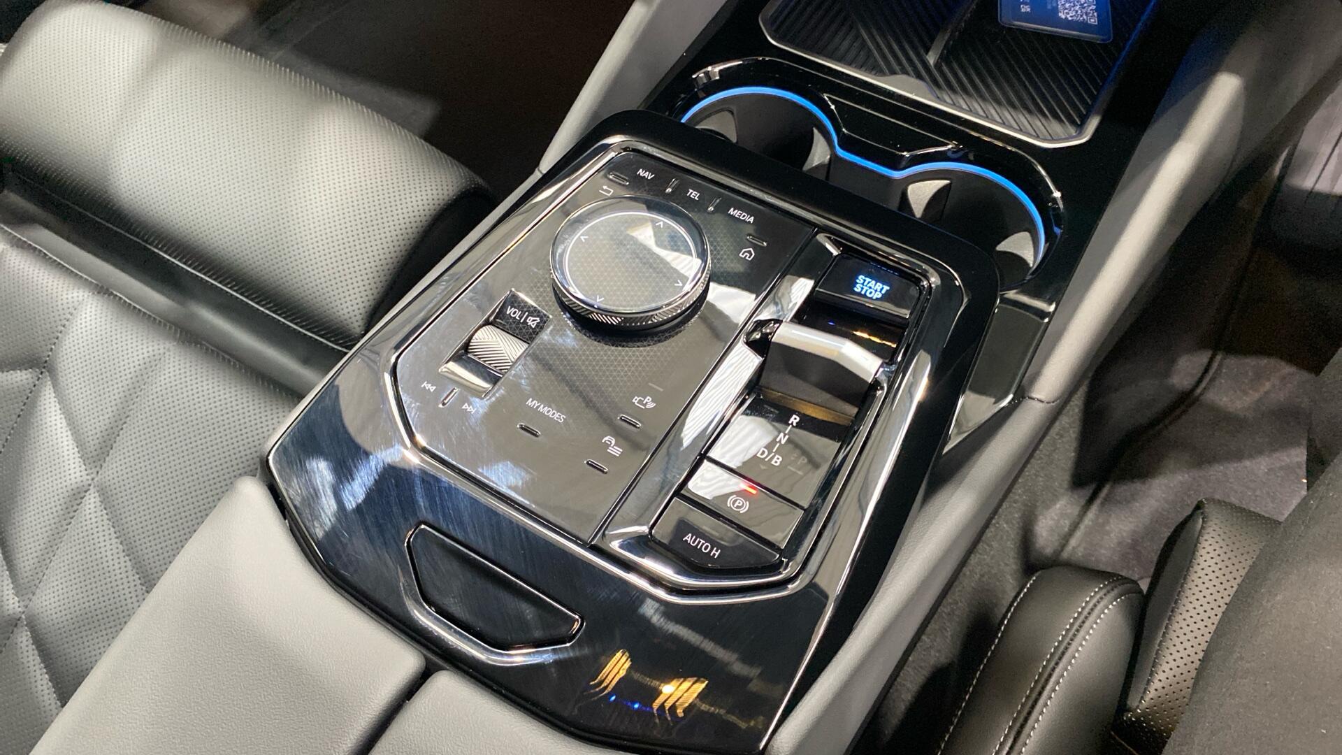 BMW i5 view 10