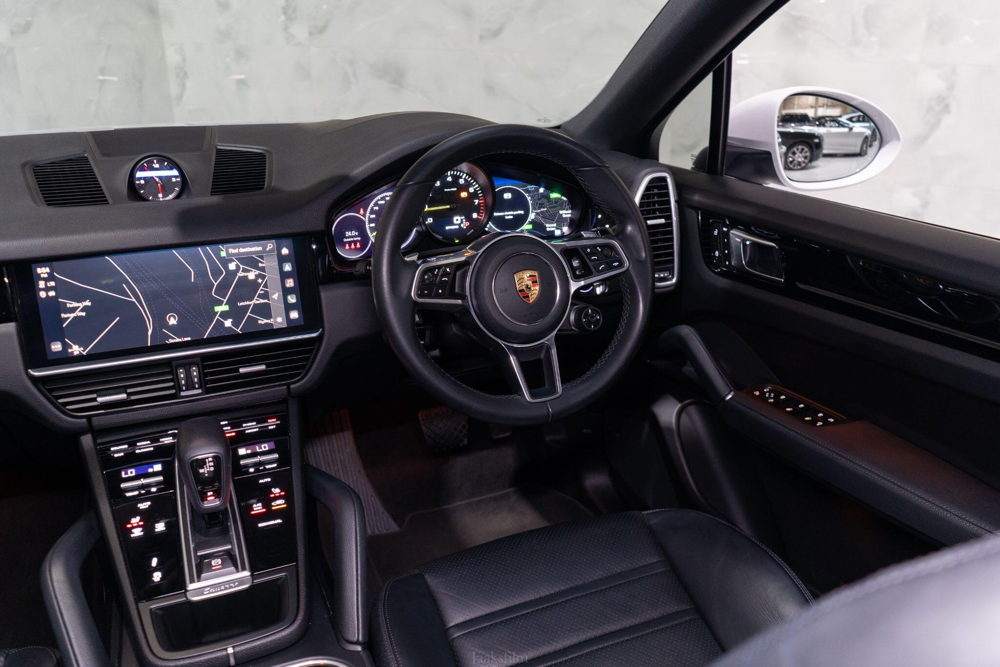 Porsche Cayenne view 13