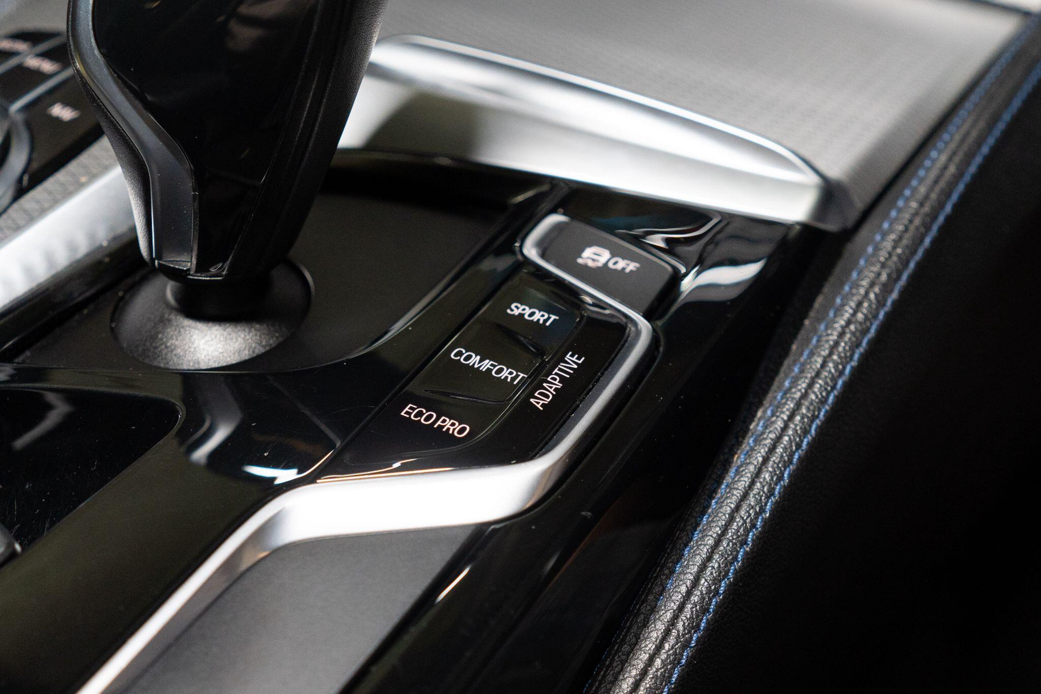 BMW 5 Series view 10
