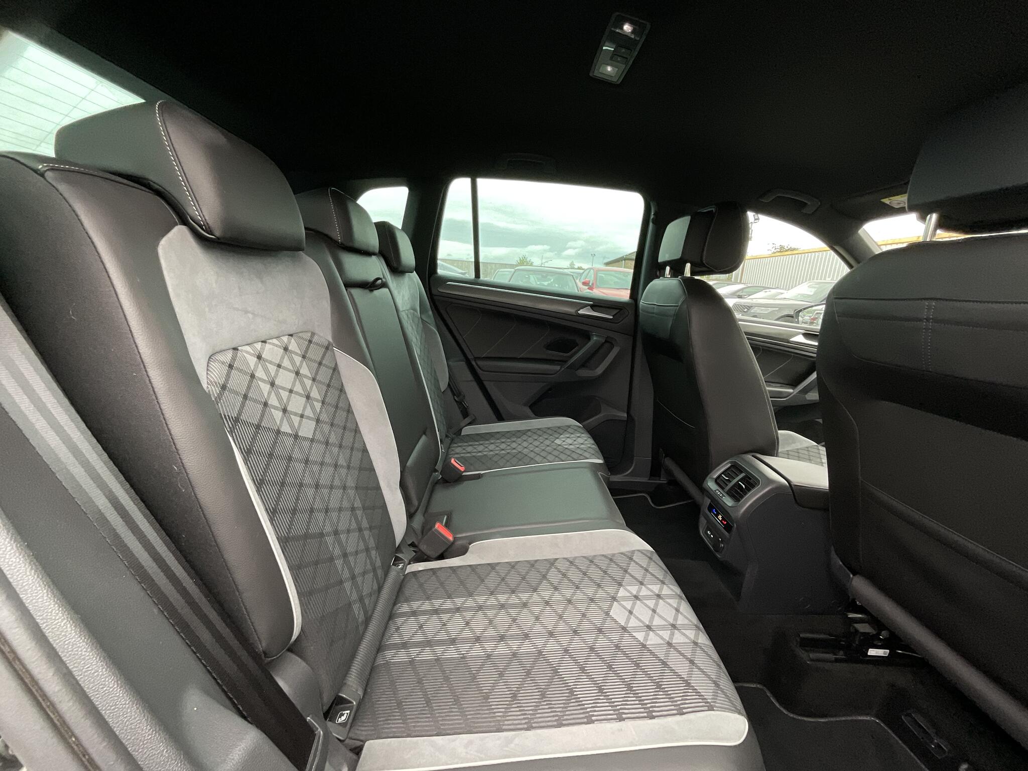 Volkswagen Tiguan view 12