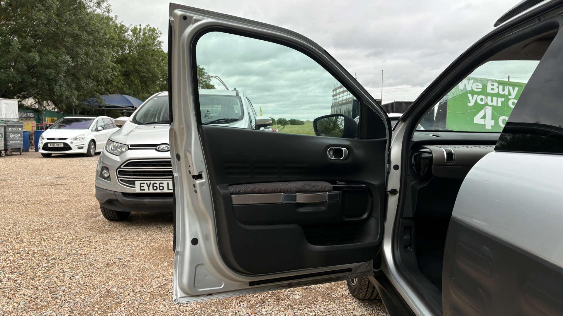 Citroen C4 Cactus view 32