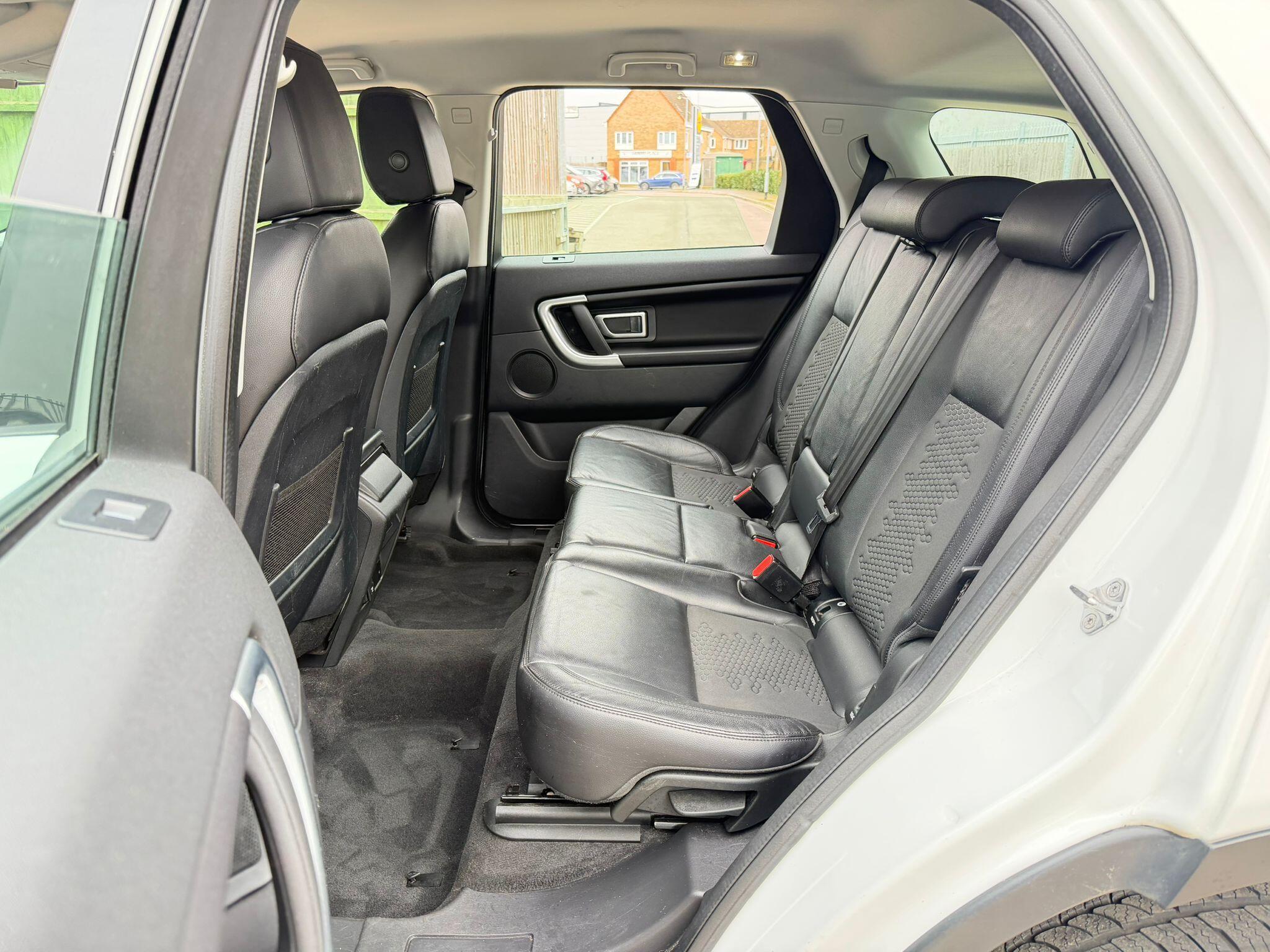 Land Rover Discovery Sport view 17
