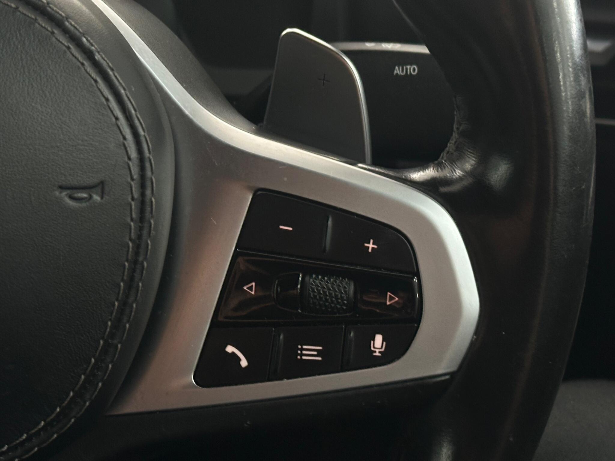 BMW 8 Series view 26