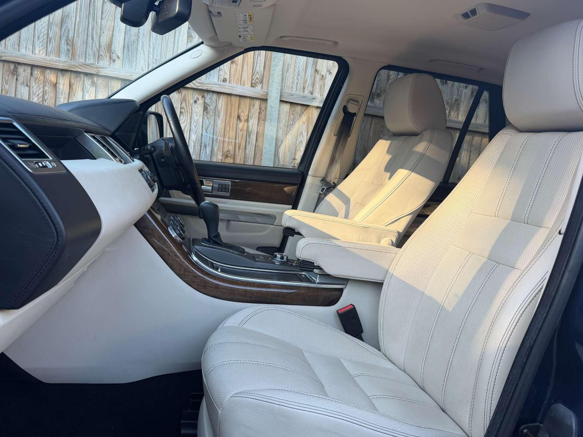 Land Rover Range Rover Sport view 2