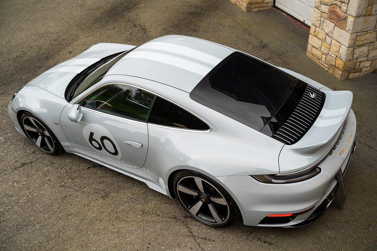 Porsche 911 view 48