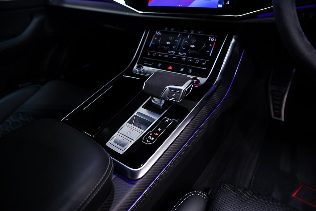 Audi RS Q8 view 24