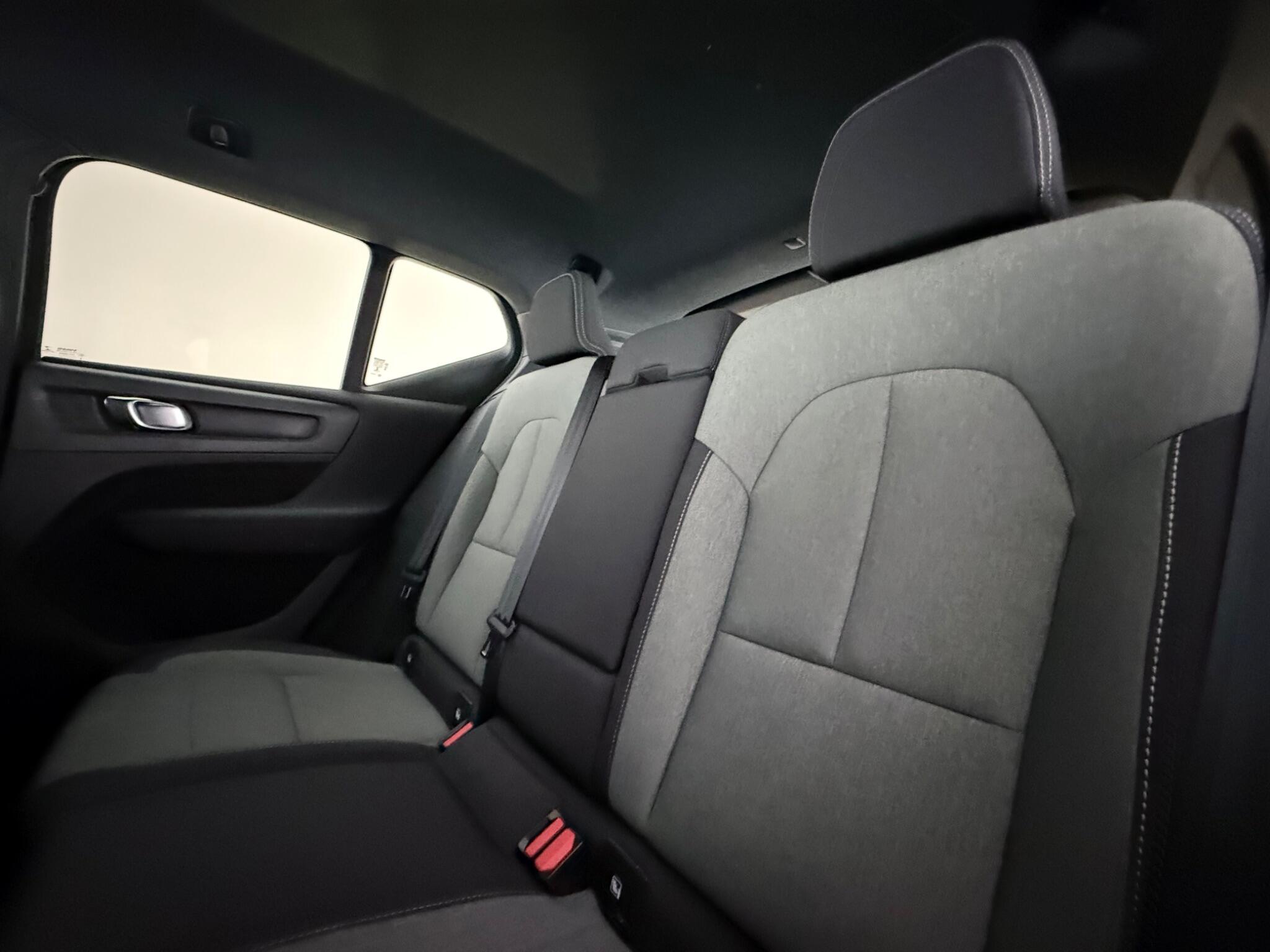 Volvo XC40 view 19