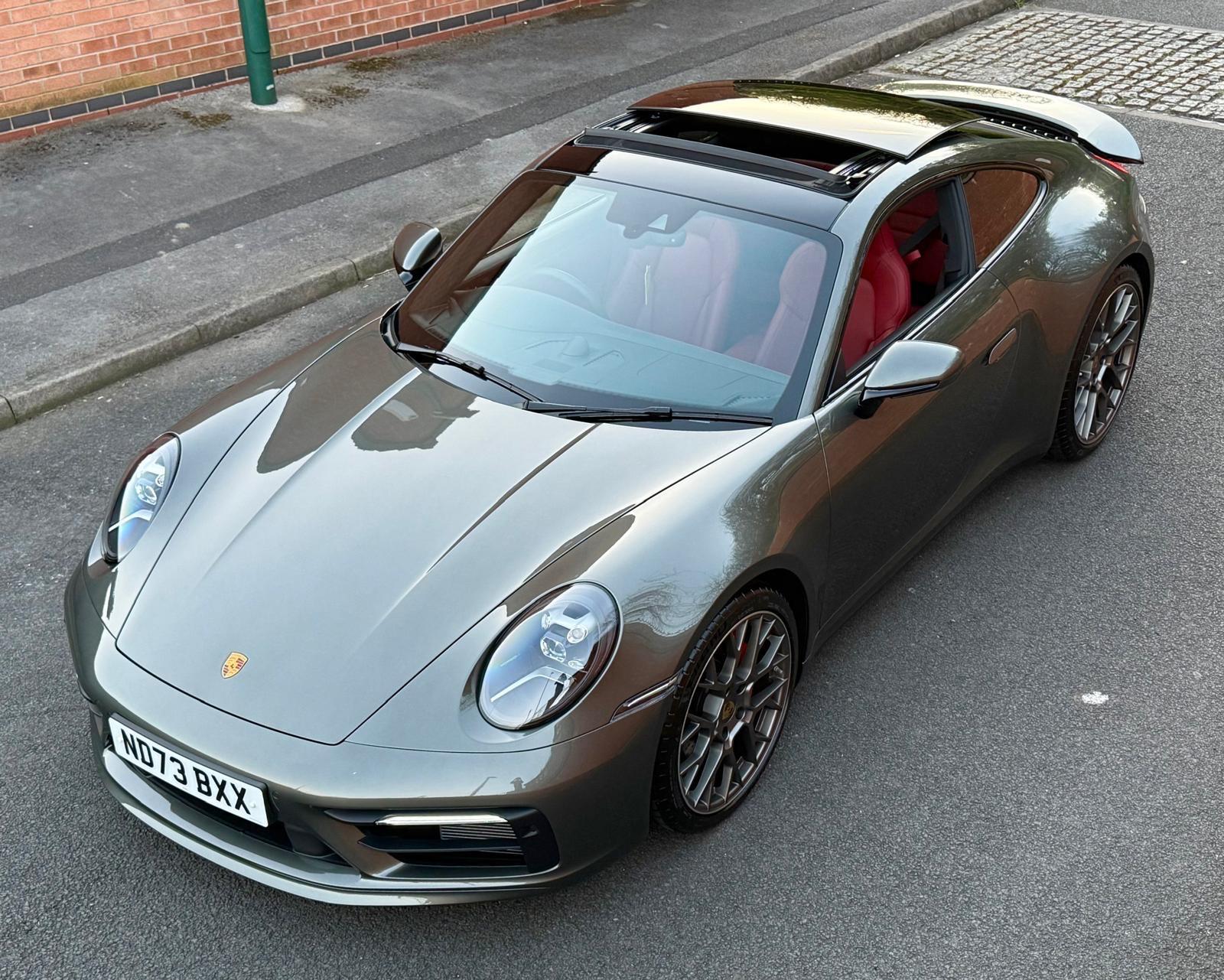 Porsche 911 view 5