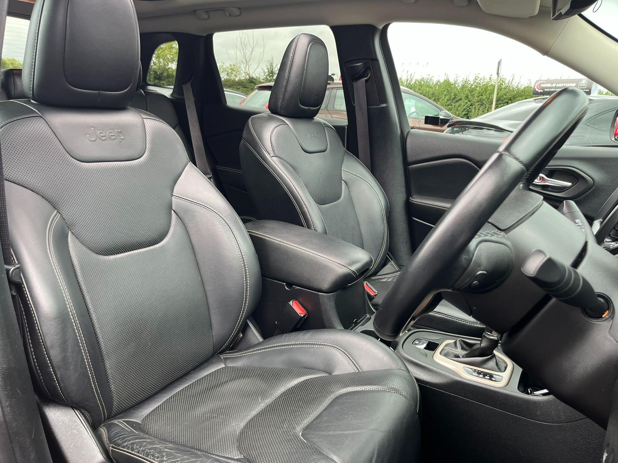 Jeep Cherokee view 18