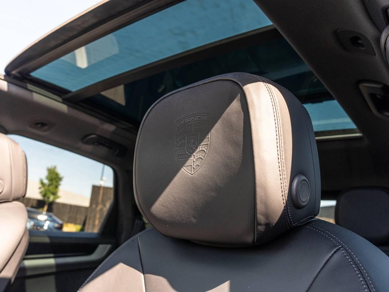 Porsche Cayenne view 36