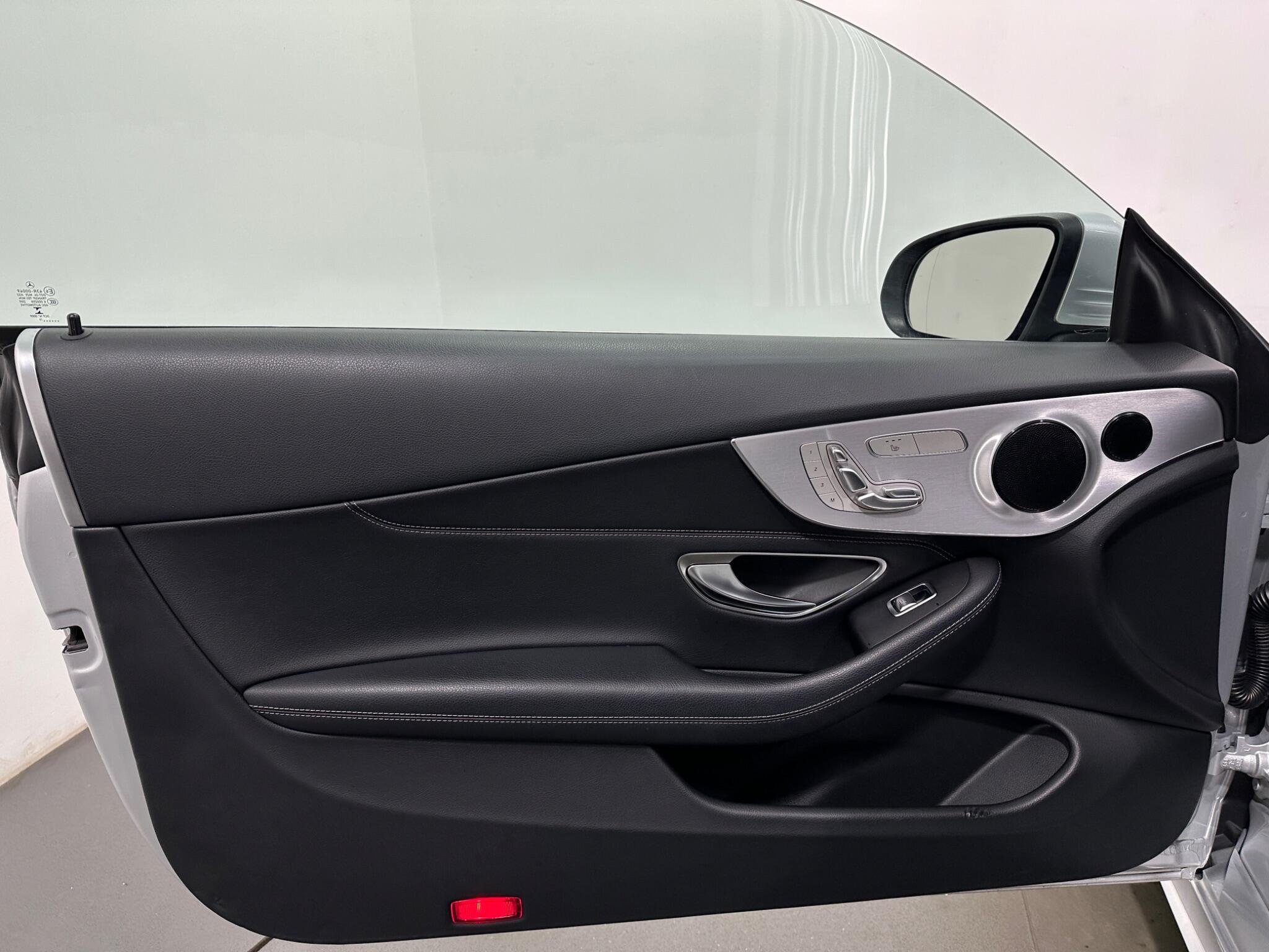 Mercedes-Benz C-Class view 39