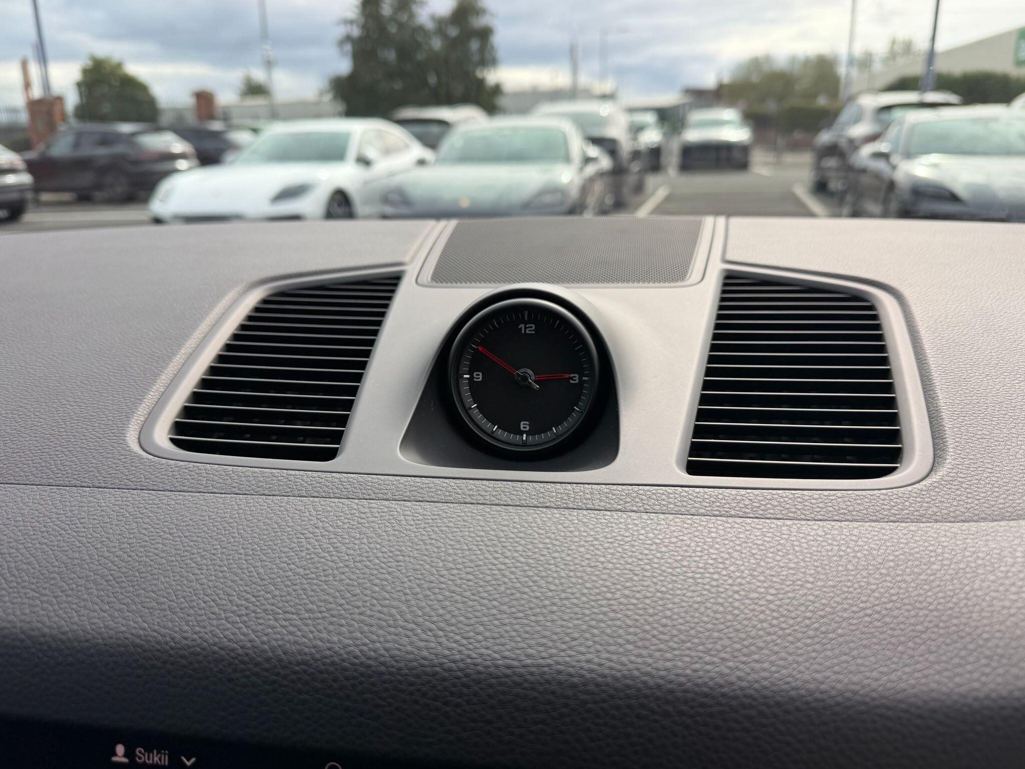 Porsche Cayenne view 60