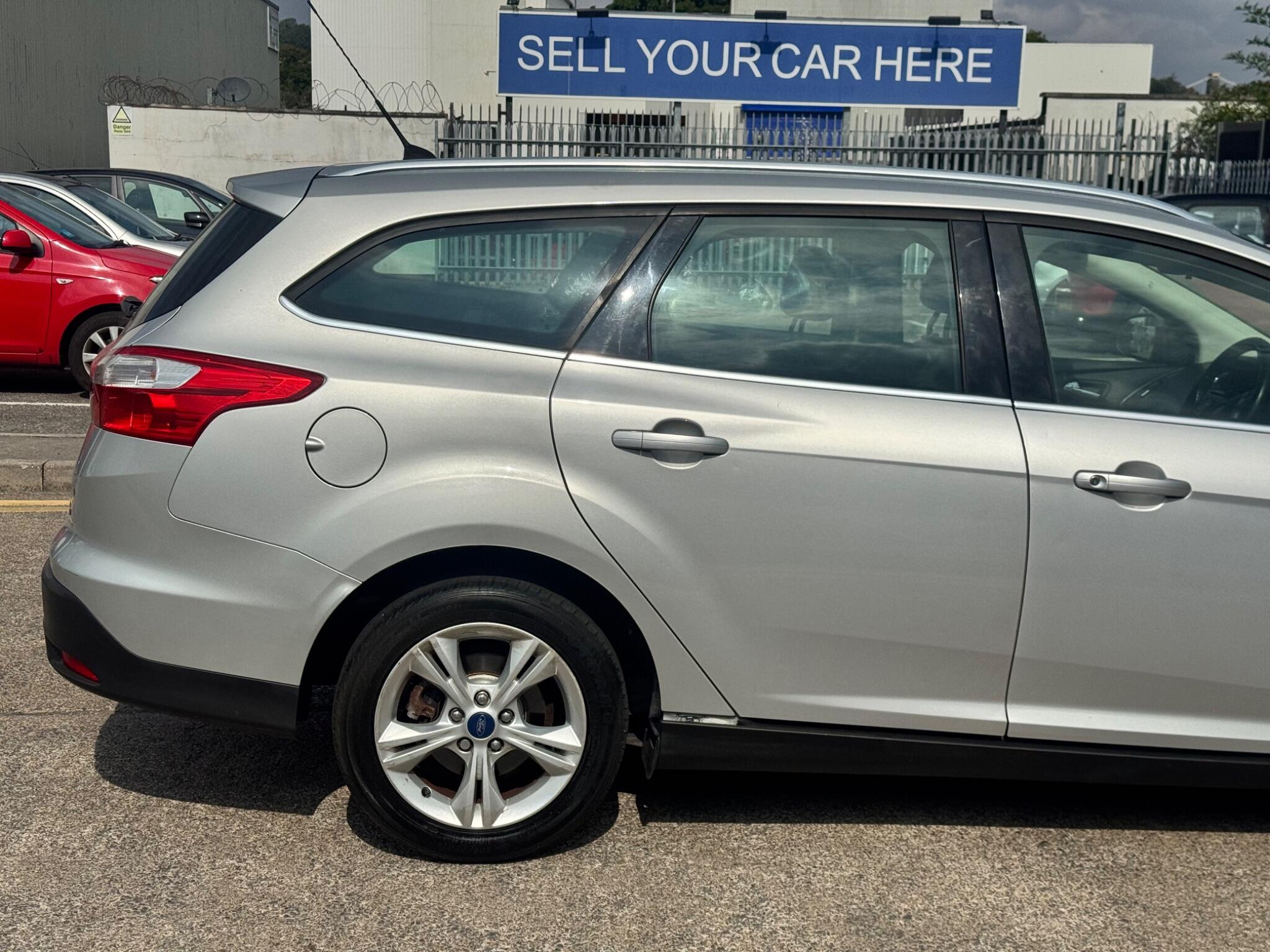 Ford Focus view 32
